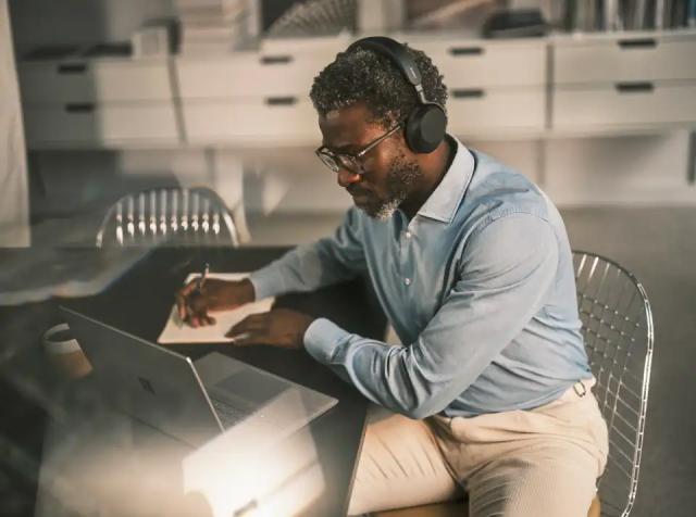 Jabra Evolve3 75 UC Stereo USB-C með hleðslustand - Svart